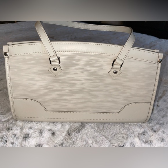 Authentic Louis Vuitton Madeleine PM Epi Ivory Leather Shoulder Bag - Picture 7 of 12